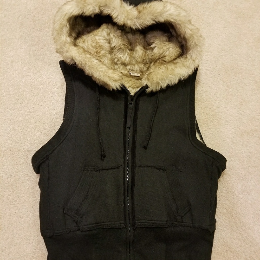 Forever Black Sleeveless Faux Fur Vest